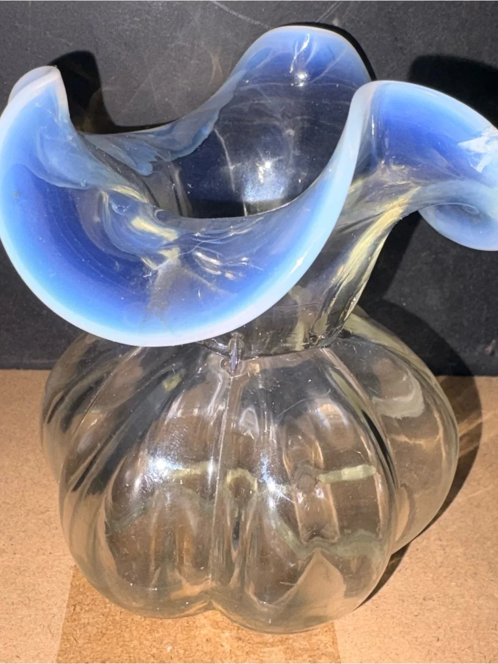 Vietri Hibiscus RARE Clear Hand Blown Italian vase with opalescence trim 5in
